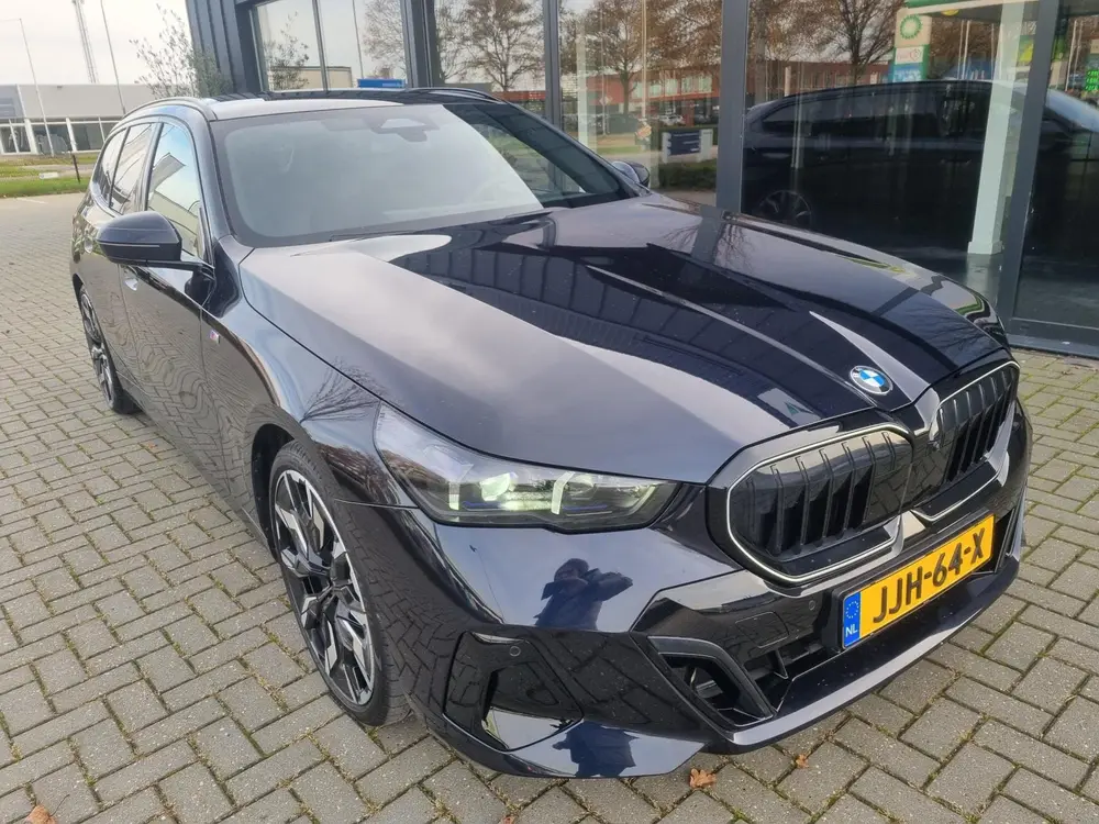 BMW 5-serie 520i M-Pakket Edition Individuel Panodak uit 2025, foto 4