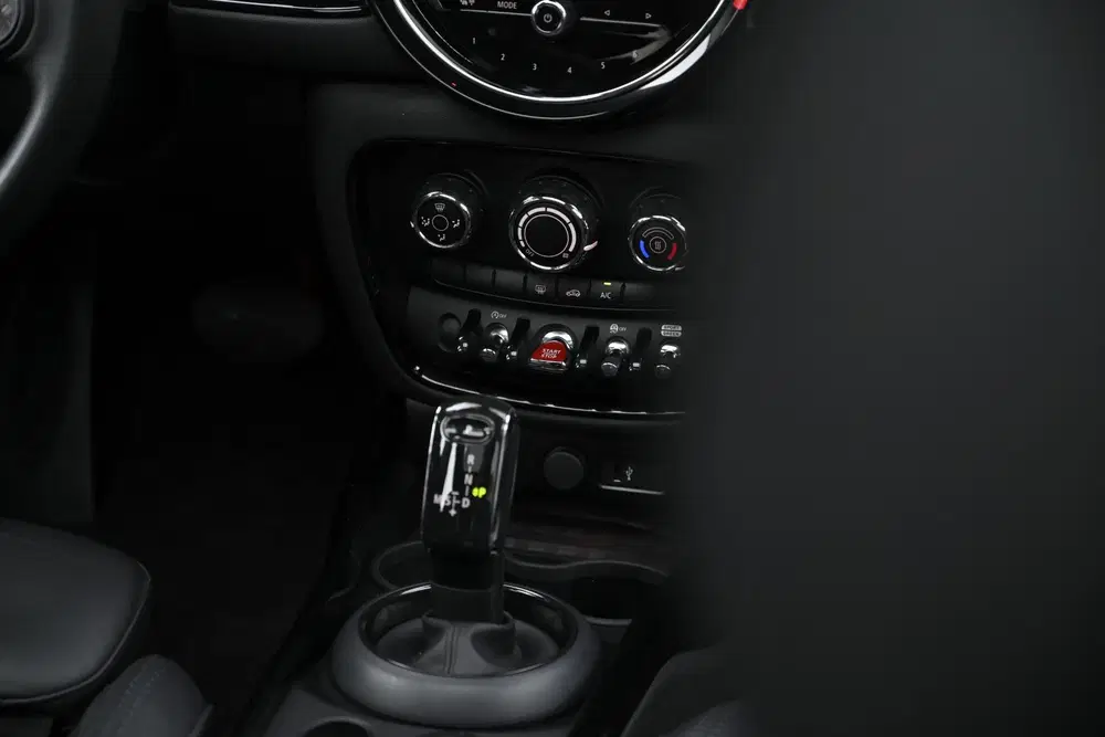 Mini Clubman 1.5 Cooper Business Edition uit 2022, foto 17