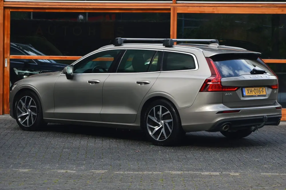 Volvo V60 T5 | Trekhaak 1800kg | Stoel + Stuur Verwarmd | Ap uit 2019, foto 3