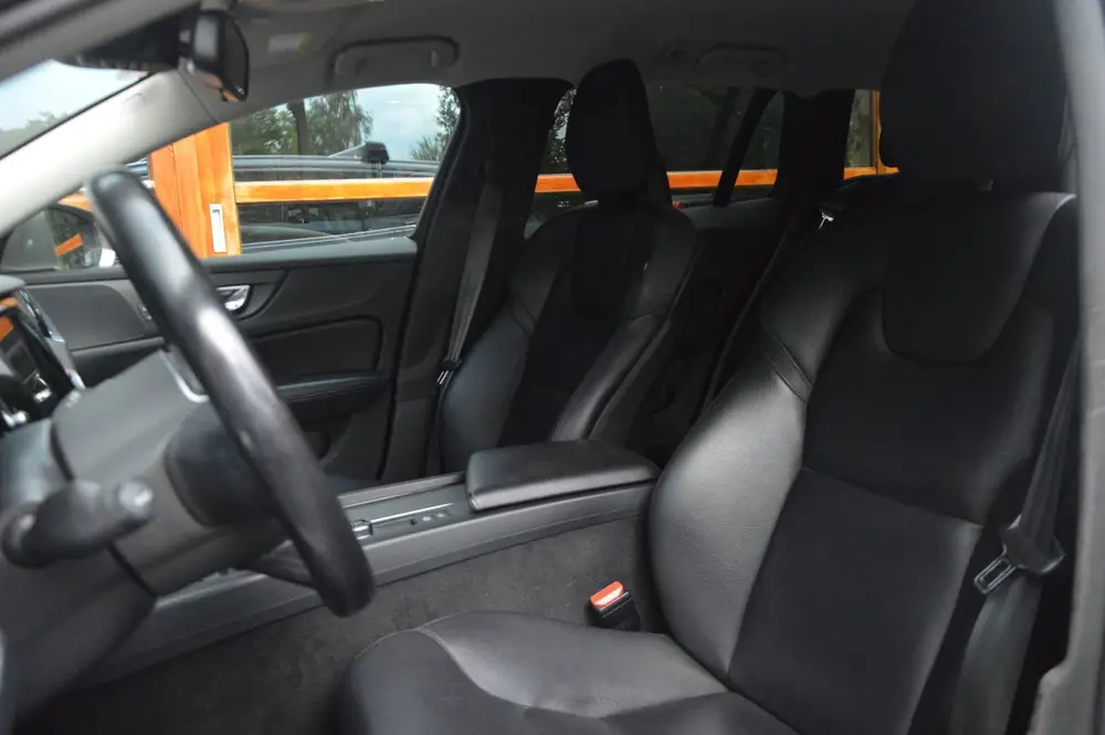 Volvo V60 T5 | Trekhaak 1800kg | Stoel + Stuur Verwarmd | Ap uit 2019, foto 4
