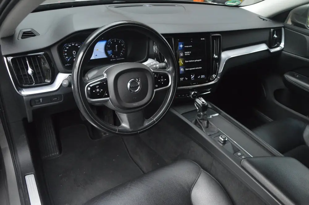 Volvo V60 T5 | Trekhaak 1800kg | Stoel + Stuur Verwarmd | Ap uit 2019, foto 5