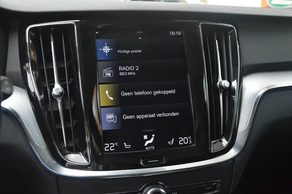 Volvo V60 T5 | Trekhaak 1800kg | Stoel + Stuur Verwarmd | Ap uit 2019, foto 6
