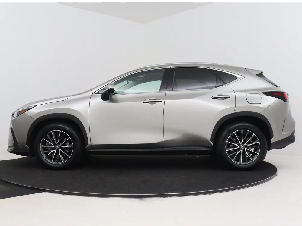 Lexus NX 450h+ AWD Launch Edition uit 2022, foto 3