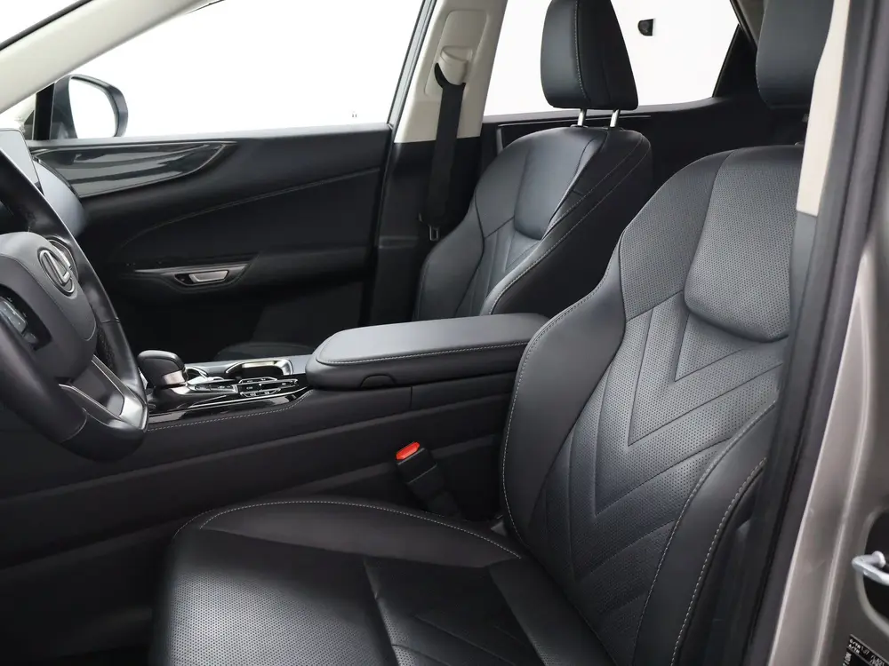 Lexus NX 450h+ AWD Launch Edition uit 2022, foto 6