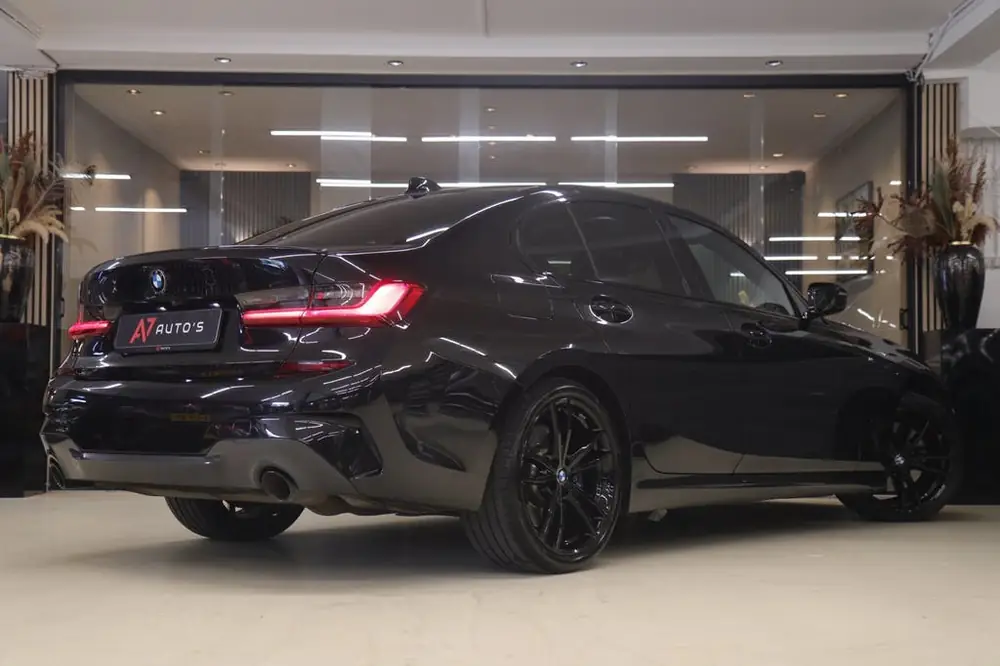 BMW 3-Serie 330i High Executive PANO/CARPLAY/SFEER/HK/HUD/VO uit 2020, foto 3