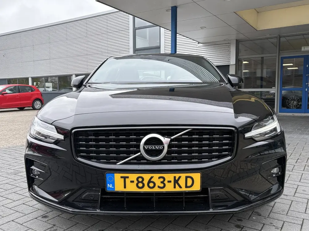 Volvo S60 2.0 B3 R-Design 163 PK uit 2021, foto 2