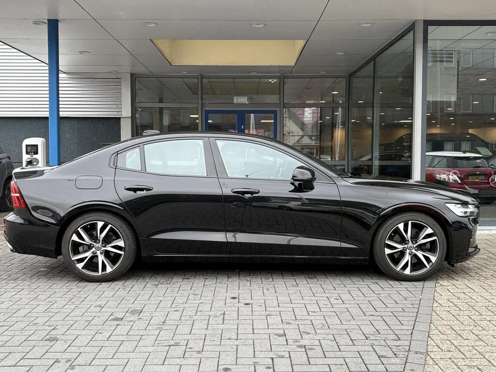Volvo S60 2.0 B3 R-Design 163 PK uit 2021, foto 4