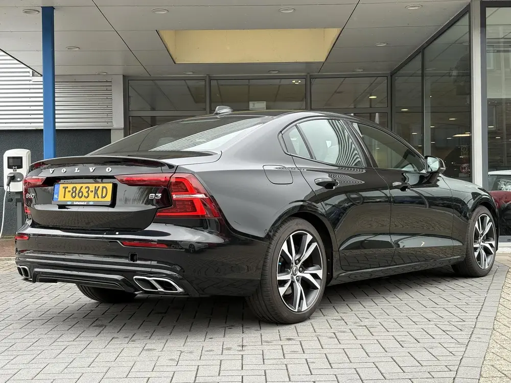Volvo S60 2.0 B3 R-Design 163 PK uit 2021, foto 9