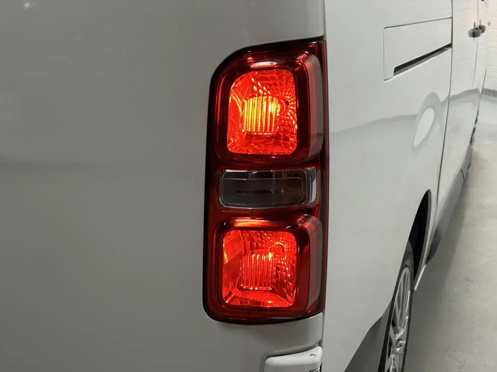 Opel Vivaro 2.0 CDTI 122 pk L3H1 Automaat Airco uit 2021, foto 11