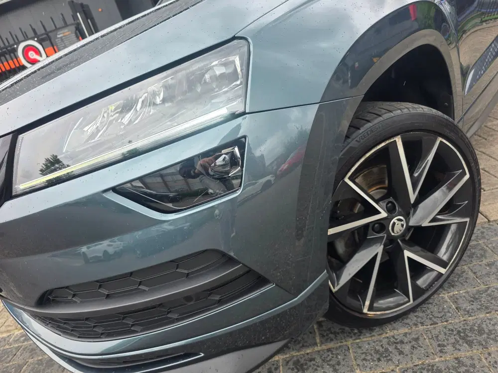 Skoda Karoq 1.5 TSI ACT Sportline Business uit 2021, foto 2