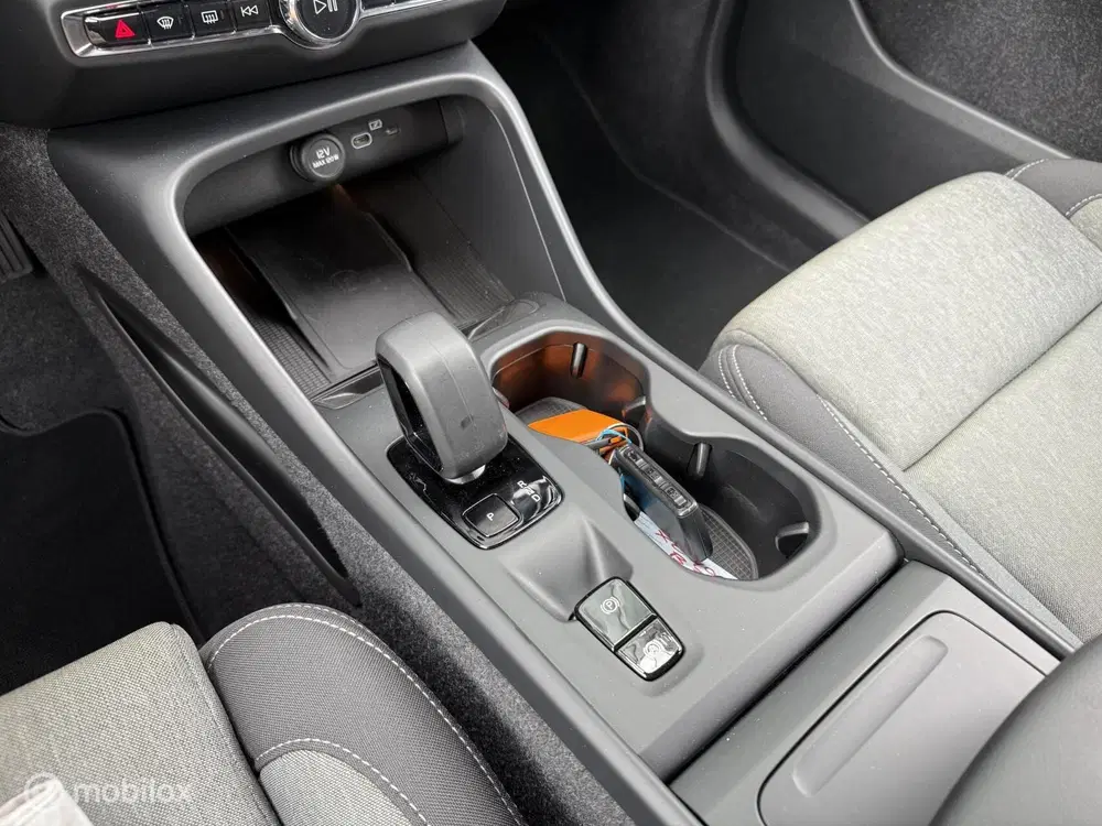 Volvo XC40 2.0 B3 Core uit 2024, foto 19