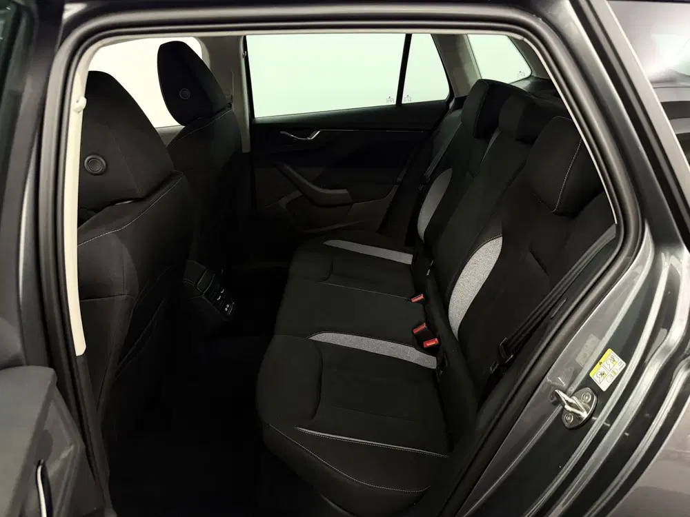 Skoda Kamiq 1.0 TSI Black Pack Camera uit 2026, foto 9