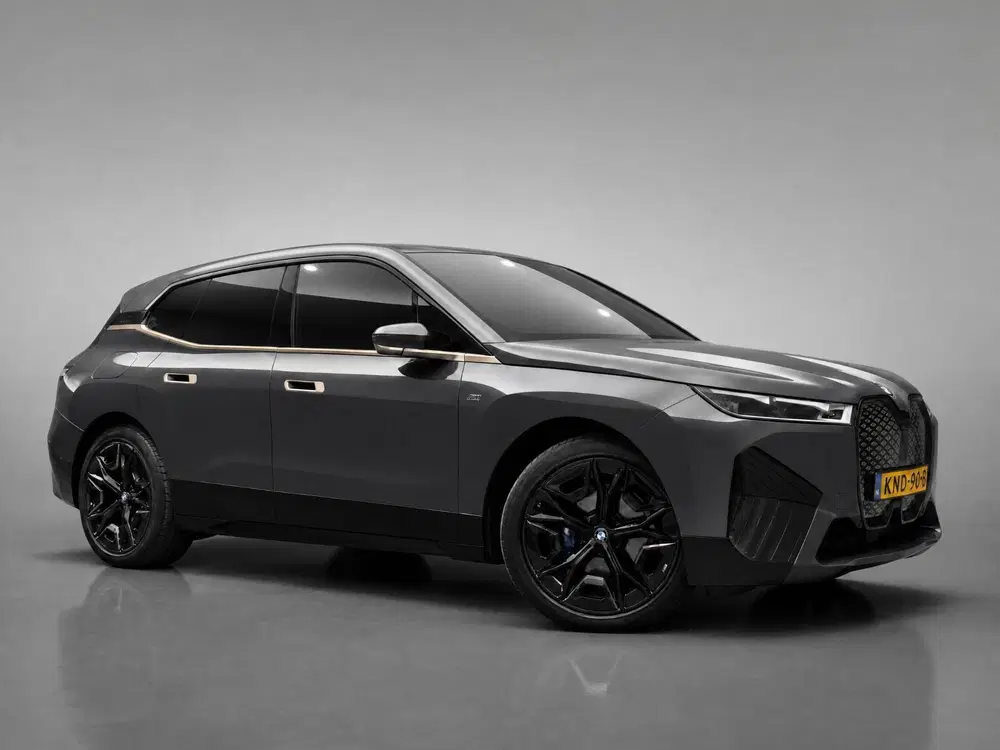 BMW iX M60 Excellence 112 kWh uit 2023, foto 2