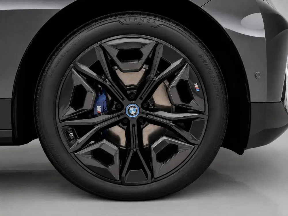 BMW iX M60 Excellence 112 kWh uit 2023, foto 9