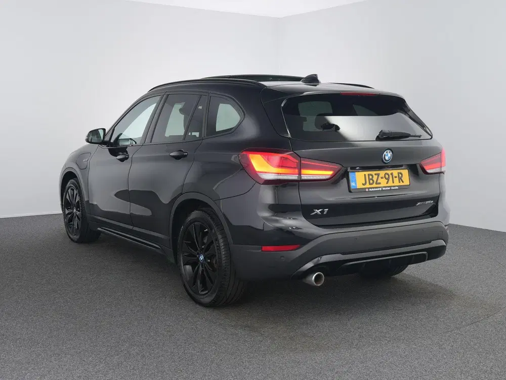 BMW X1 xDrive25e uit 2022, foto 11