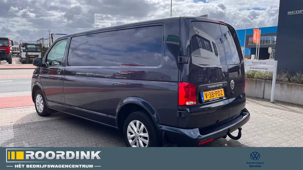 Volkswagen Transporter T6.1 TDI L2H1 30 uit 2023, foto 2