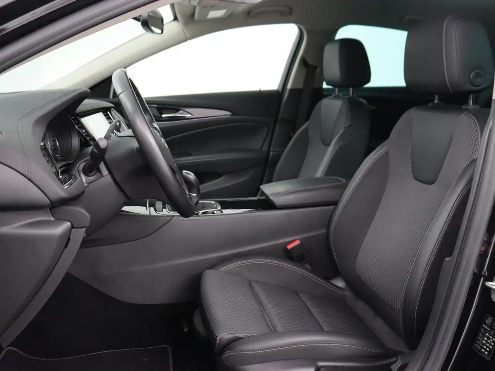 Opel Insignia 1.6 Turbo Innovation uit 2019, foto 5