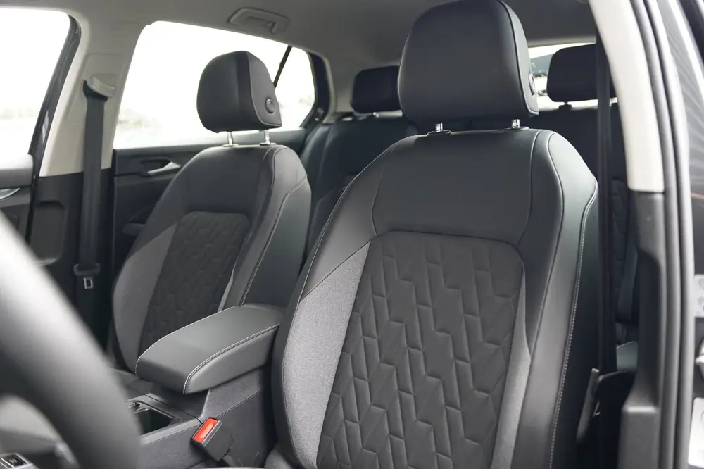Volkswagen Golf 8.5 1.5 eTSI 150PK DSG Navi Led Camera Trekh uit 2025, foto 4