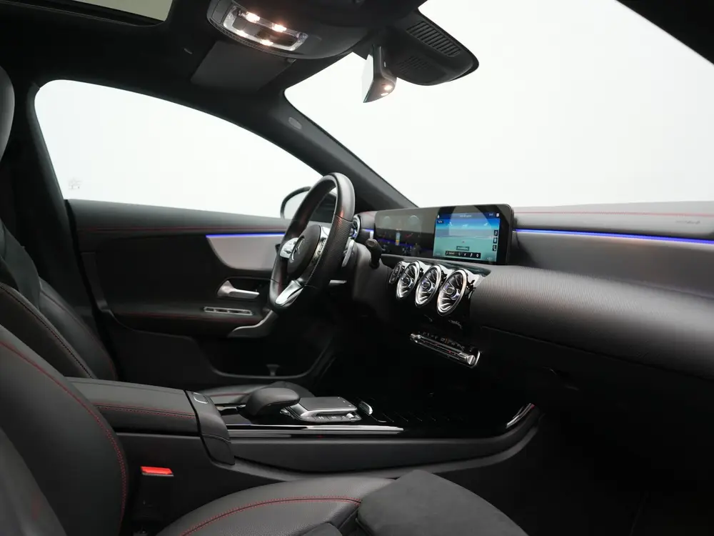 Mercedes-Benz CLA 200 Business Solutio uit 2022, foto 4