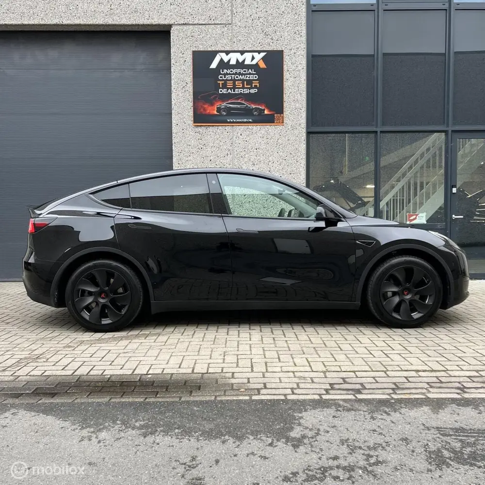 Tesla Model Y Long Range AWD + MMX PACK + IAP +WRAP +20I uit 2023, foto 2