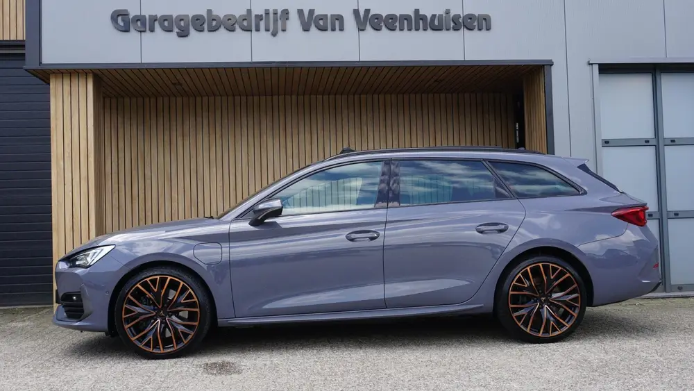 Cupra Leon 1.4 e-Hybrid 245pk VZ Copper Edition uit 2021, foto 2