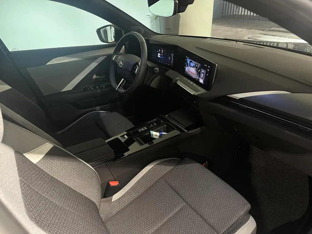 Opel Astra 1.2 Turbo Hybrid Business Edition uit 2025, foto 12