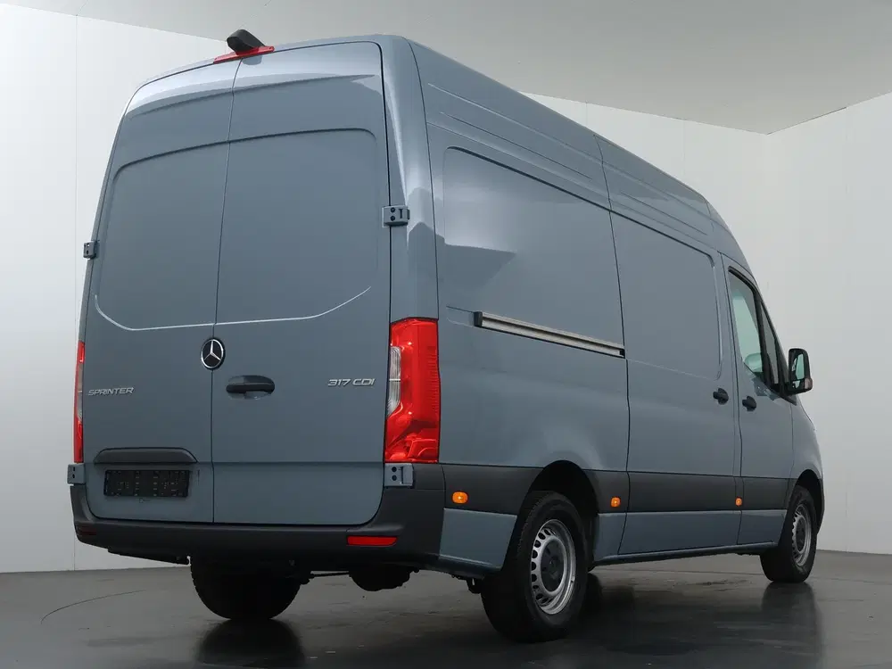 Mercedes-Benz Sprinter 317 CDI uit 2024, foto 2