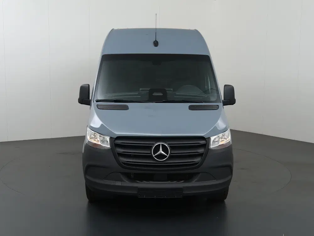 Mercedes-Benz Sprinter 317 CDI uit 2024, foto 3