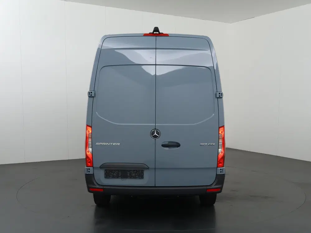 Mercedes-Benz Sprinter 317 CDI uit 2024, foto 4