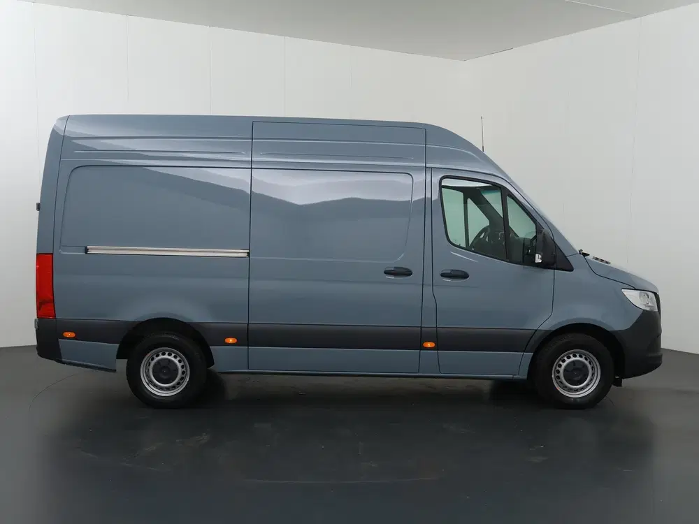 Mercedes-Benz Sprinter 317 CDI uit 2024, foto 6