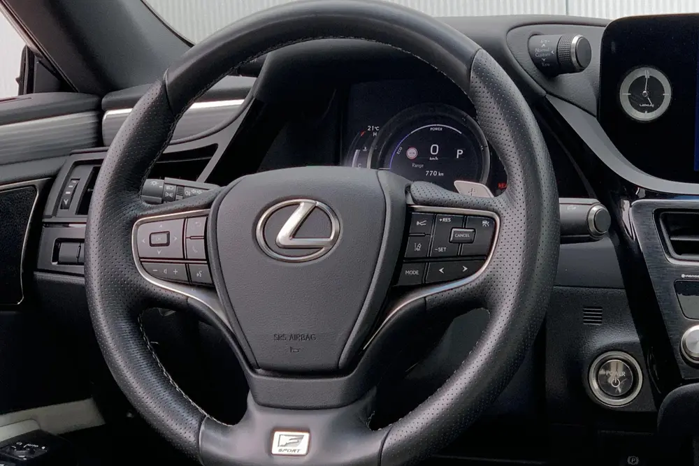 Lexus ES 300h F Sport Line uit 2023, foto 11