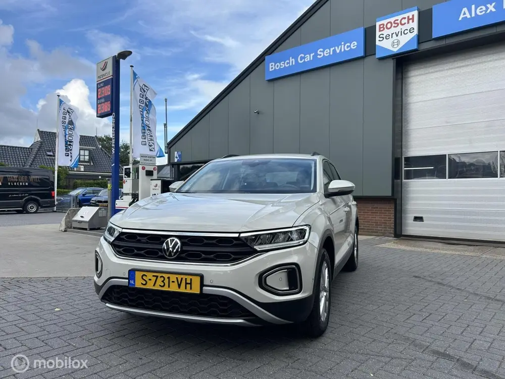 Volkswagen T-Roc 1.0 TSI Life uit 2023