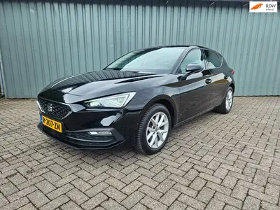 SEAT Leon 1.5 TSI Style Business Intense Camera Stoe uit 2022