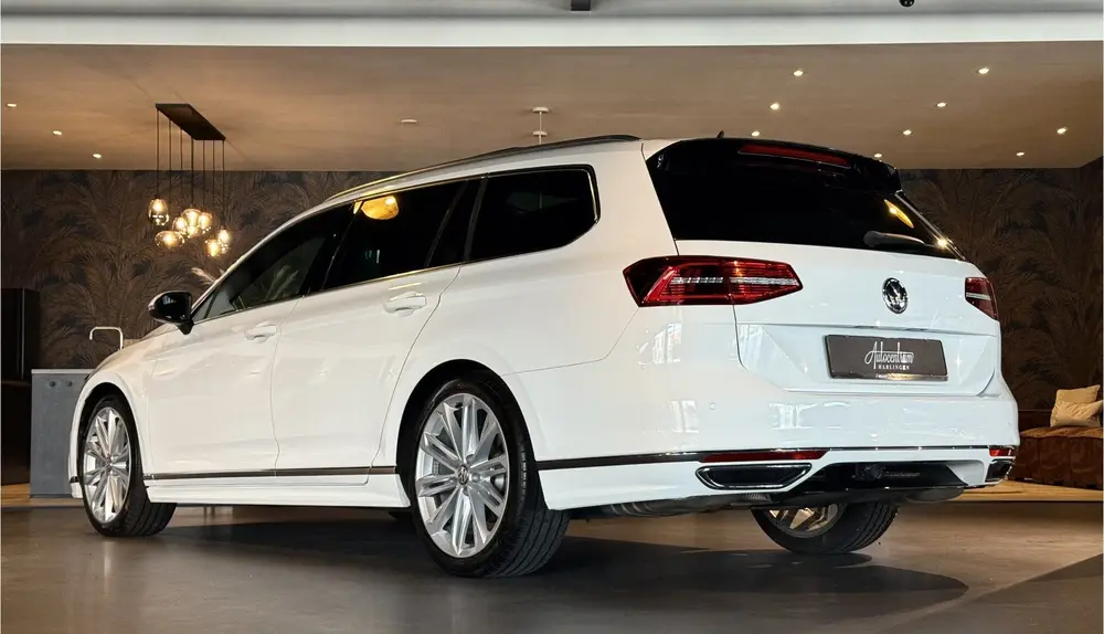 Volkswagen Passat Variant 1.5 TSI R-LINE I PANO I DSG I LEDE uit 2019, foto 19