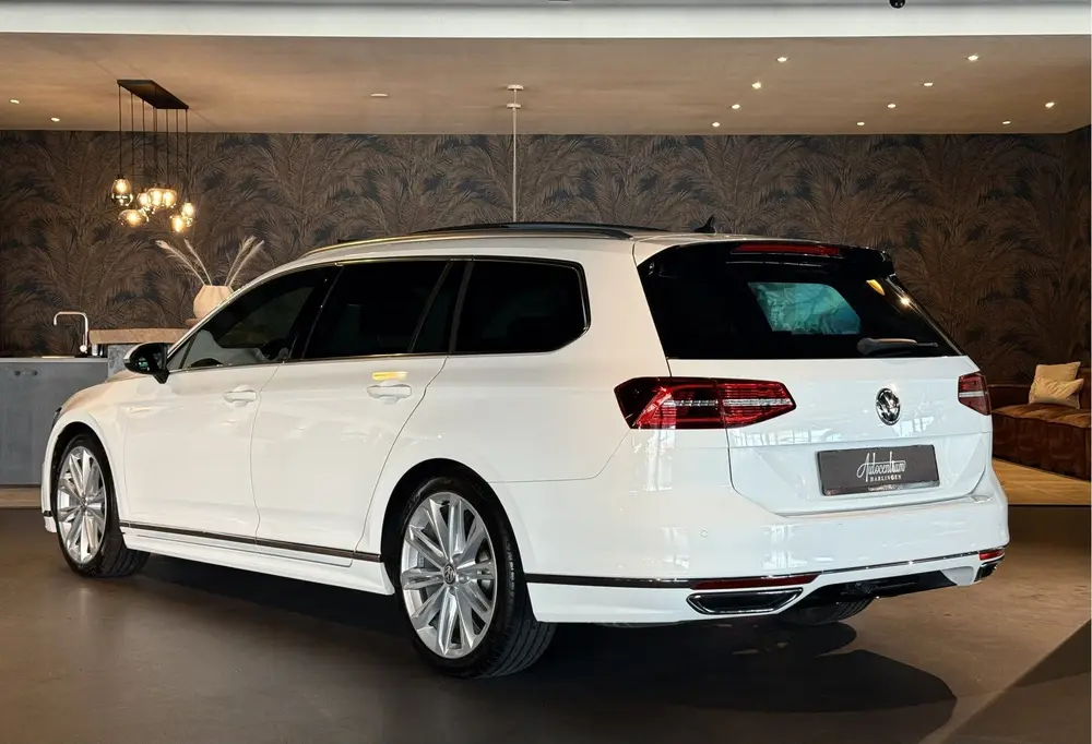 Volkswagen Passat Variant 1.5 TSI R-LINE I PANO I DSG I LEDE uit 2019, foto 3