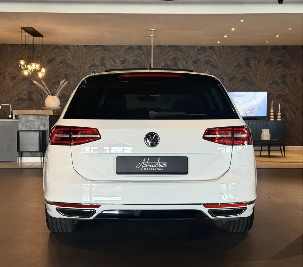 Volkswagen Passat Variant 1.5 TSI R-LINE I PANO I DSG I LEDE uit 2019, foto 4