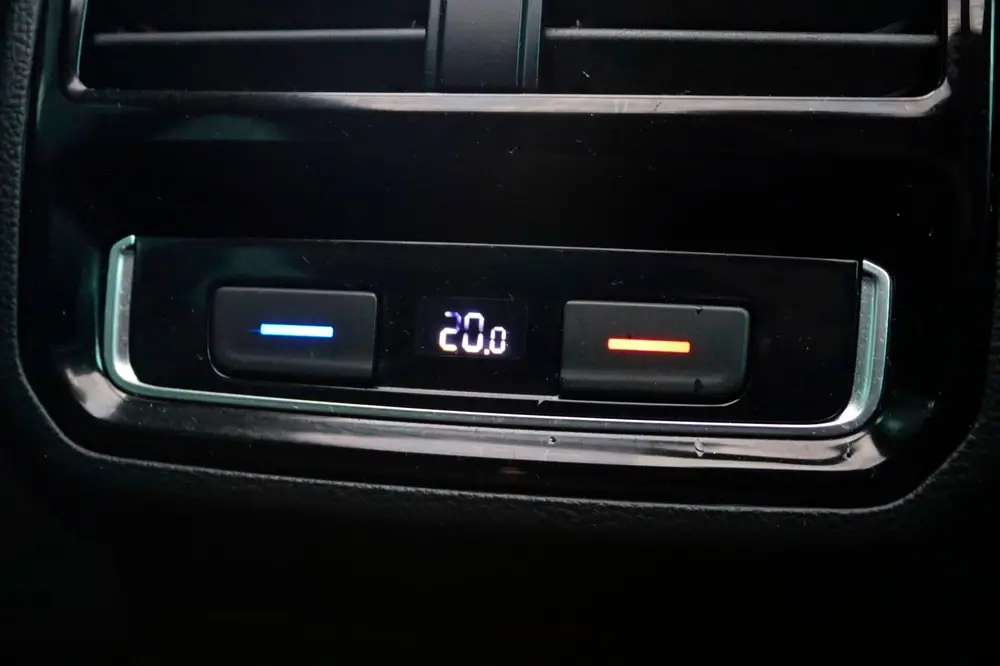 Volkswagen Passat Variant 2.0 TSI 3x R-Line NAP PANO VIRTUAL uit 2021, foto 20