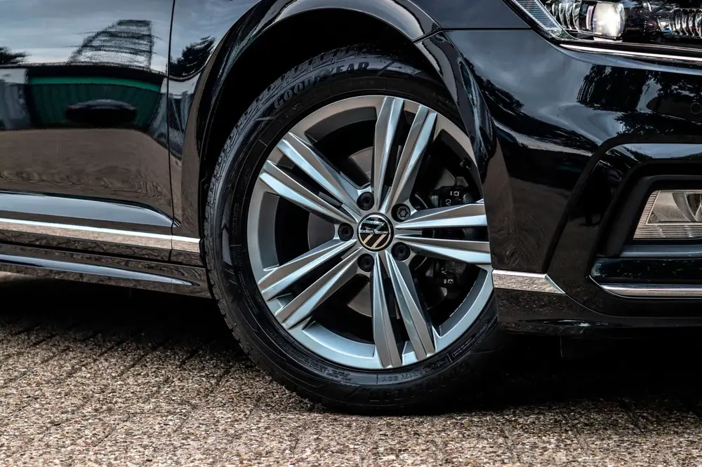 Volkswagen Passat Variant 2.0 TSI 3x R-Line NAP PANO VIRTUAL uit 2021, foto 4