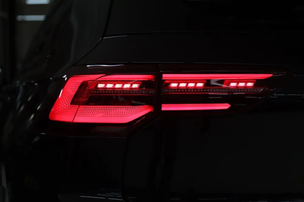 Volkswagen Golf 2.0 TSI R 4Motion PERFORMANCE /AKRA/PANO/HUD uit 2023, foto 20