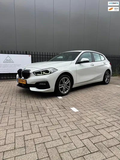 BMW 1-serie 120i Executive uit 2022