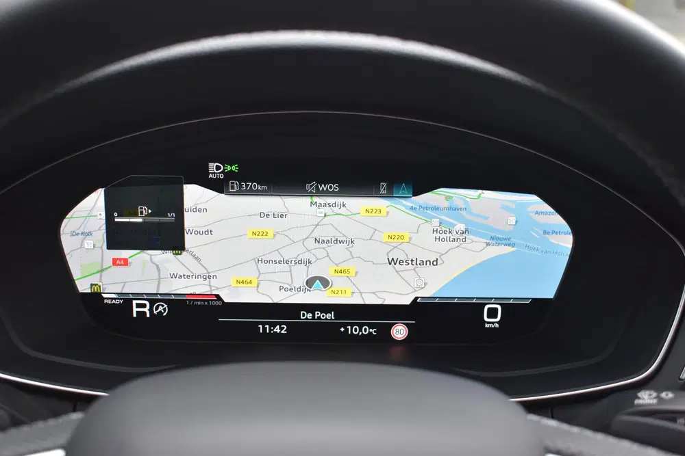 Audi A4 35 TFSI S-line 2.0 Mild Hybrid S-line blac uit 2023, foto 11