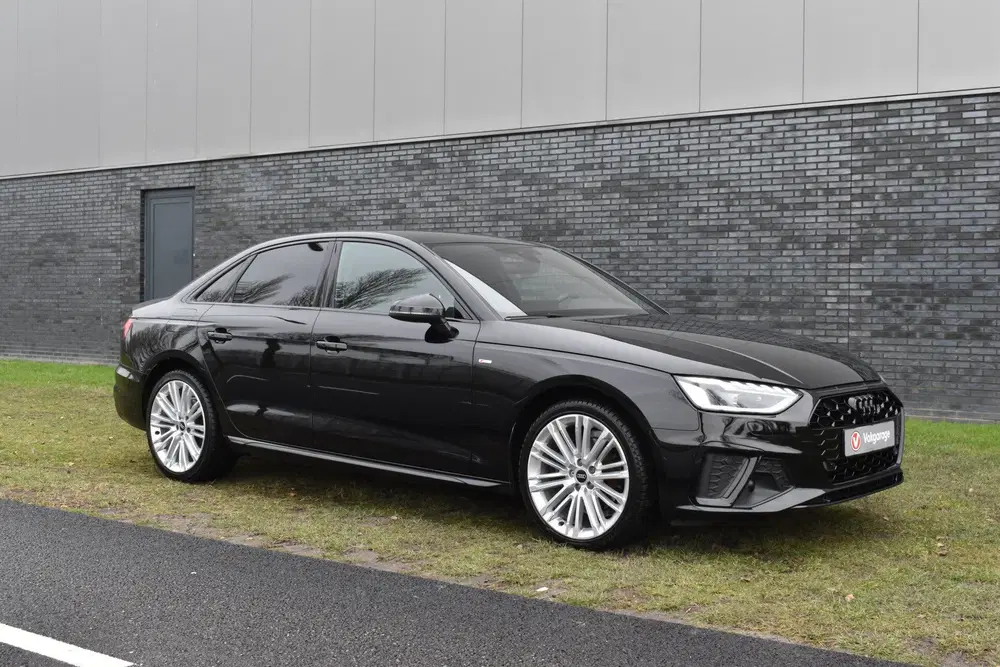 Audi A4 35 TFSI S-line 2.0 Mild Hybrid S-line blac uit 2023, foto 12