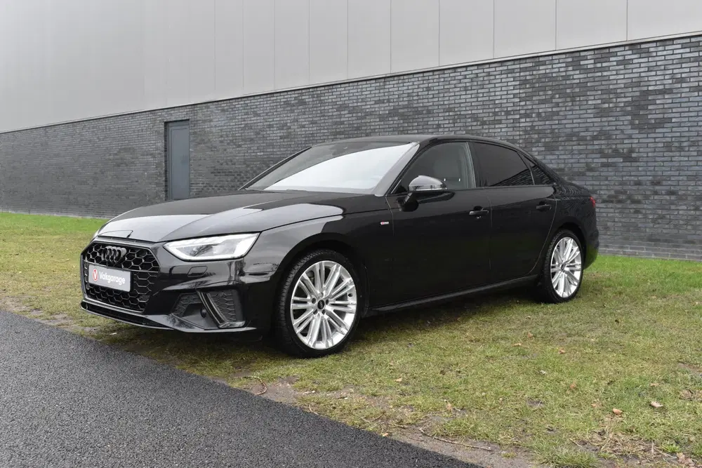 Audi A4 35 TFSI S-line 2.0 Mild Hybrid S-line blac uit 2023, foto 13