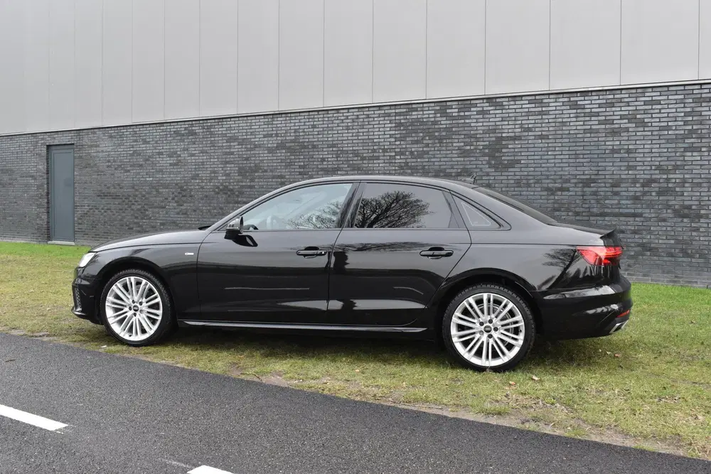 Audi A4 35 TFSI S-line 2.0 Mild Hybrid S-line blac uit 2023, foto 14