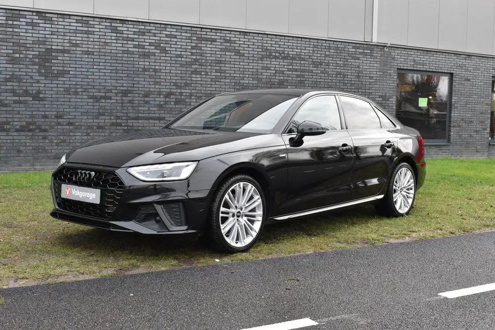 Audi A4 35 TFSI S-line 2.0 Mild Hybrid S-line blac uit 2023, foto 15
