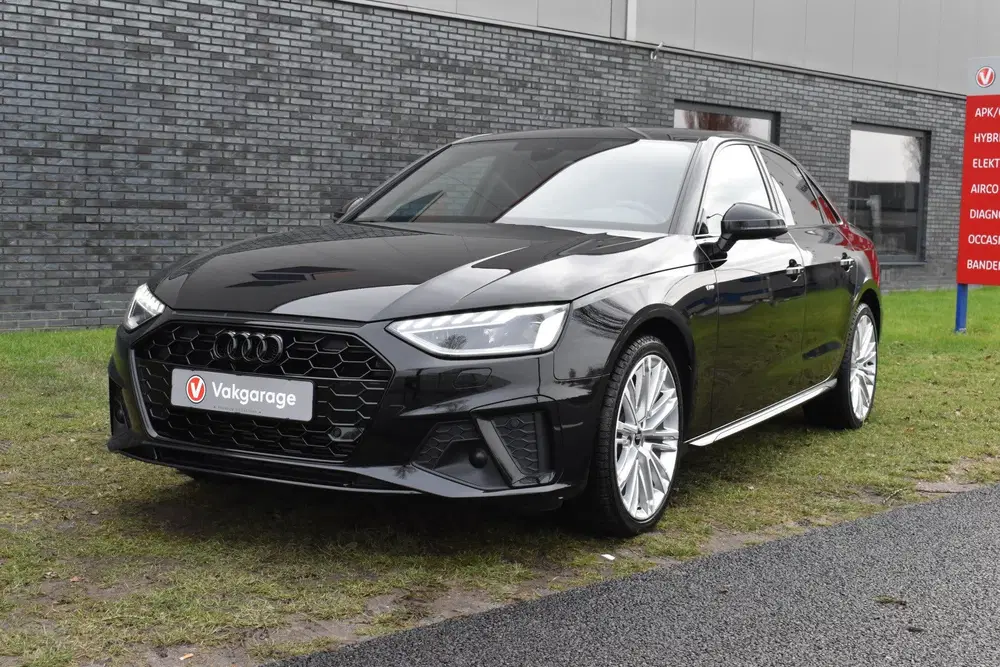 Audi A4 35 TFSI S-line 2.0 Mild Hybrid S-line blac uit 2023, foto 16