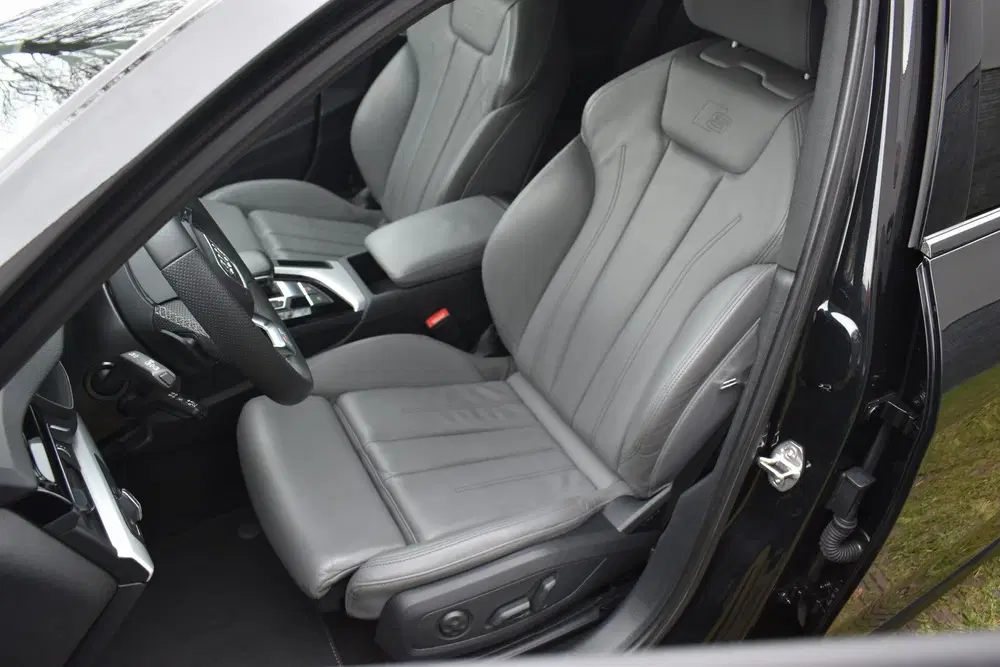 Audi A4 35 TFSI S-line 2.0 Mild Hybrid S-line blac uit 2023, foto 6