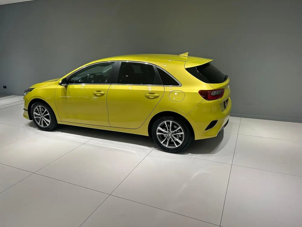 Kia Ceed 1.0 T-GDi 120pk DynamicPlusLine Unieke kms uit 2022, foto 3