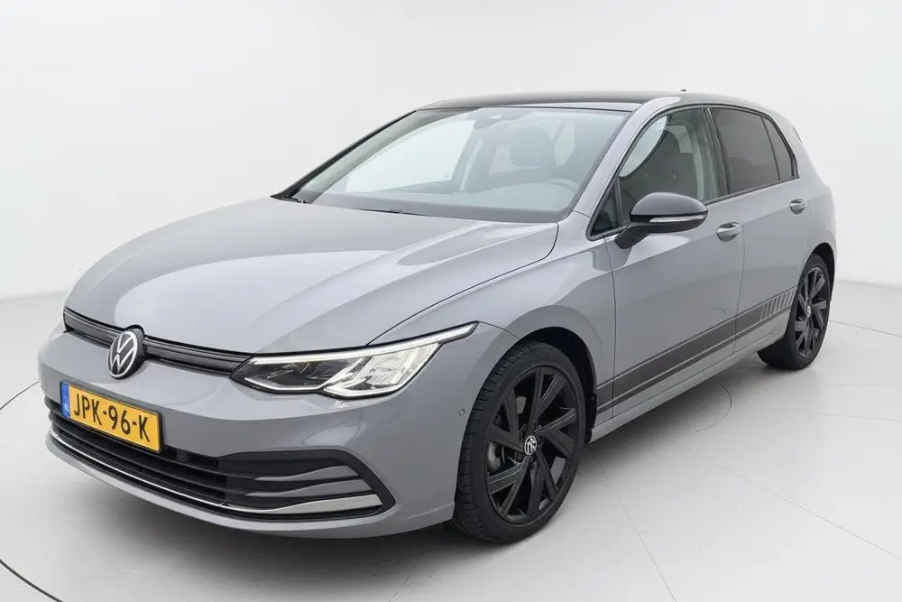 Volkswagen Golf 1.5 eTSI R-Line Pano/ afn.Trekhaak/ 18" uit 2021