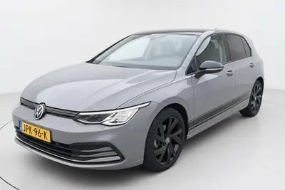 Volkswagen Golf 1.5 eTSI R-Line Pano/ afn.Trekhaak/ 18" uit 2021